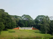 4 Kampus Terbaik di...