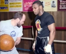 Berapa Jam Mike Tyson...