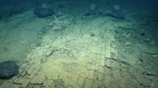 Teliti Dasar Laut Samudra...