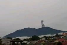 Status Siaga! Gunung...