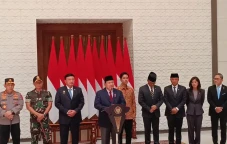 Sebelum ke Luar Negeri,...