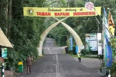 Ban Mobil Pengunjung...