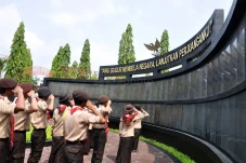 10 Ucapan Selamat Hari...