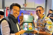 Hendy Setiono Luncurkan...