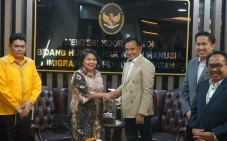 Yusril Buka Peluang...