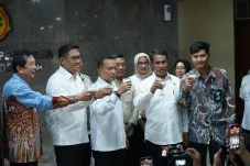 Peternak Menangis Atas...