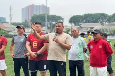 Tri Adhianto Adakan...