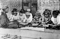 Pesantren di Era Kolonial:...