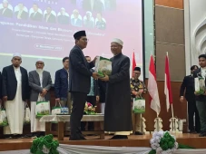 Kiai Cholil Nafis Dorong...
