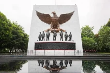 Apa Saja Latar Belakang...