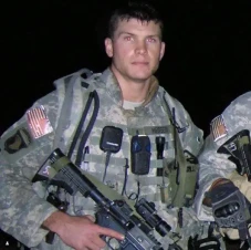 Siapa Pete Hegseth?...