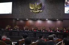 Putusan MK: TNI/Polri...