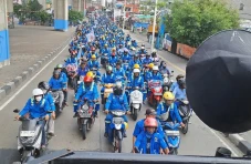 Konvoi Buruh Bongkar...