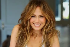 Jennifer Lopez Diacuhkan...