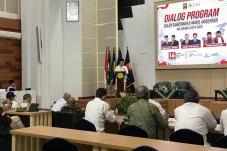 Dialog dengan Mahasiswa...