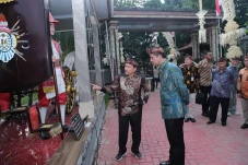 Mentrans Kunjungi AM...