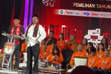 Momen Loyalis Anies,...