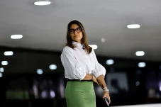 Ibu Negara Brasil Mengumpat...