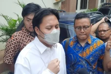 Rizky Febian Jalani...