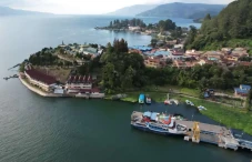 Penumpang Ferry di Danau...