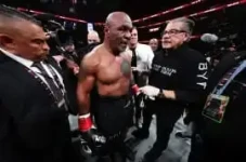 Mike Tyson Pensiun usai...