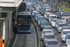 Transjakarta Perpanjang...