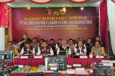 Sinergi Bea Cukai-Polri...