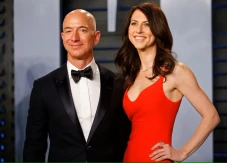 Kontras! Jeff Bezos...