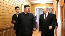 Kim Jong-un Perkuat...