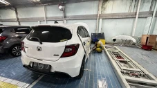 Mobil Warna Putih: Primadona...