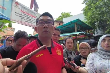 Ridwan Kamil Kenakan...