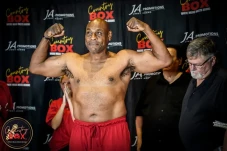 Biodata Oliver McCall,...