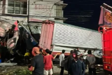 Serem! Truk Rem Blong...