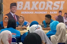 Tegak Lurus dengan Anies,...
