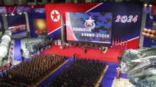 Kim Jong-un Peringatkan...