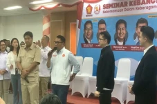 Bertemu Pendeta Marsel,...