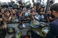 Kelaparan Melanda Gaza,...