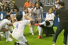 Jirayut Tiru Selebrasi...