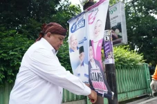 Atang Tunjukkan Kepedulian...