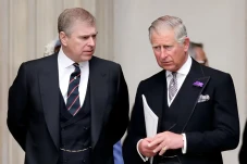 Raja Charles III Usir...