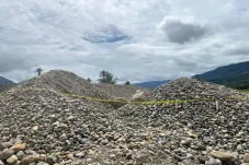 Polda Sumbar Tutup Tambang...