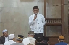 Ridwan Kamil Tunaikan...