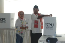Rano Karno dan Istri...