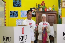 Senyum Semringah Cagub...