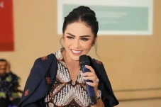 16 Artis Indonesia Maju...