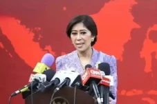 Menteri Komdigi Tunjuk...