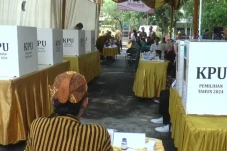 Pilkada Jatim: 2 Petugas...