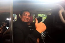 Effendi Simbolon Resmi...