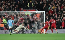 Liverpool Kokoh di Puncak...