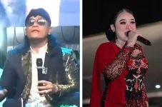 Netizen Bandingkan Adab...